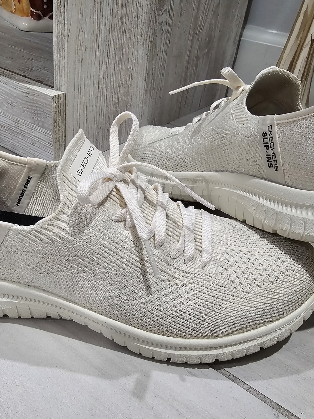 Skechers Slip-Ins Cream Color Womens Knit Hands Free Sneakers Size 8
